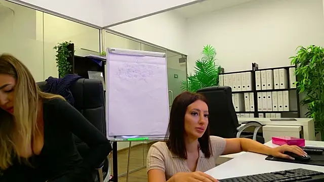 Snapshot of BabesGoWild chatting on 09.09.25 BabesGoWild online show from 09.09.25