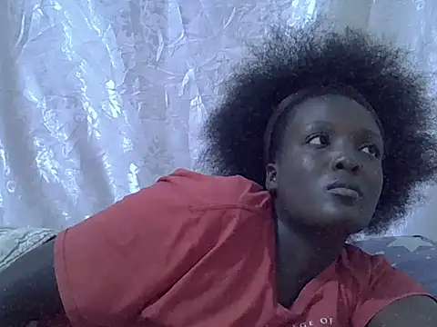 Snapshot of Hot-Zelinda chatting on 06.15.26 Hot-Zelinda online show from 06.15.26