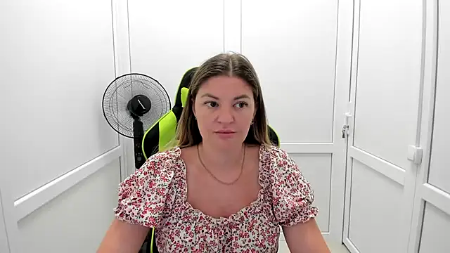MiaSummerr  online show from 07.04.26