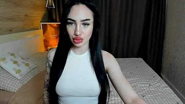 Snapshot of MayaGlamour chatting on 06.14.26 MayaGlamour online show from 06.14.26