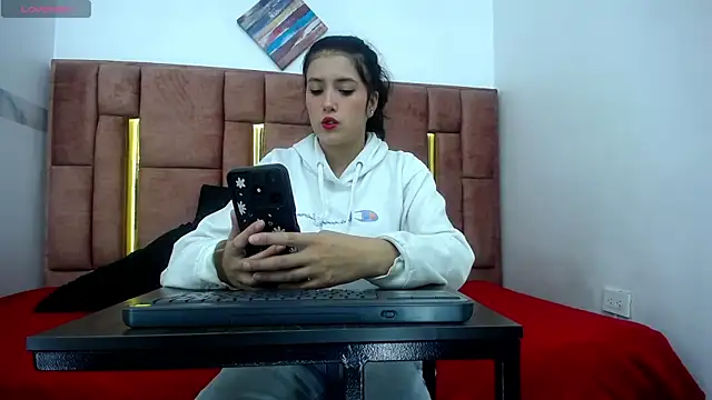 Snapshot of MIA_COINS chatting on 06.25.26 MIA COINS online show from 06.25.26