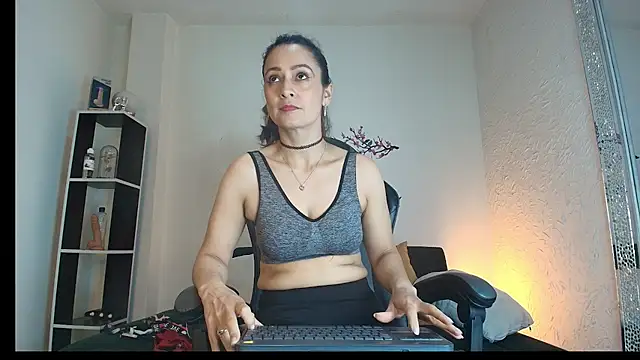 Snapshot of _Anais_Lanz chatting on 07.07.26 Anais Lanz online show from 07.07.26