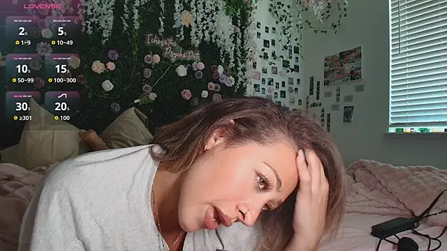 Snapshot of LyraCovee chatting on 07.06.26 LyraCovee online show from 07.06.26