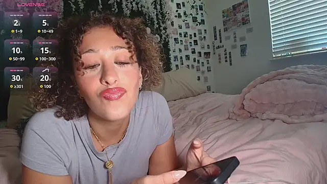 Snapshot of LyraCovee chatting on 07.11.26 LyraCovee online show from 07.11.26