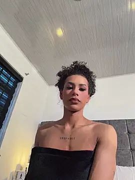 Snapshot of LiaDuquette chatting on 06.17.26 LiaDuquette online show from 06.17.26