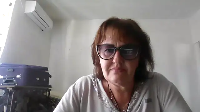 Snapshot of ErikaXShine chatting on 06.22.26 ErikaXShine online show from 06.22.26