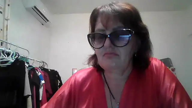 Snapshot of ErikaXShine chatting on 07.26.26 ErikaXShine online show from 07.26.26