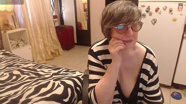 Sharon Amore online show from 06.14.26