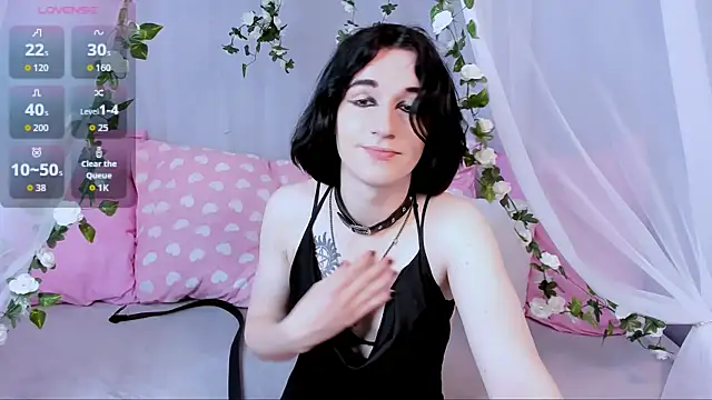 Snapshot of MickeQuinee chatting on 06.08.26 MickeQuinee online show from 06.08.26