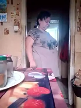 Snapshot of oksana72 chatting on 12.22.25 oksana72 online show from 12.22.25