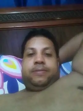 Snapshot of BustlingShirt chatting on 06.14.26 BustlingShirt online show from 06.14.26