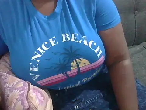 Snapshot of Sexy_gyaly chatting on 06.26.26 Sexy gyaly online show from 06.26.26