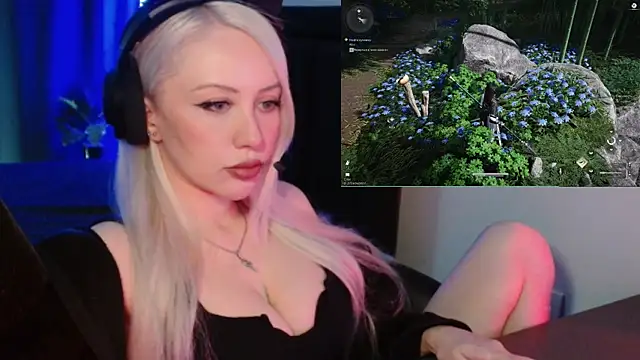 Snapshot of roxxyrowe chatting on 06.13.26 roxxyrowe online show from 06.13.26