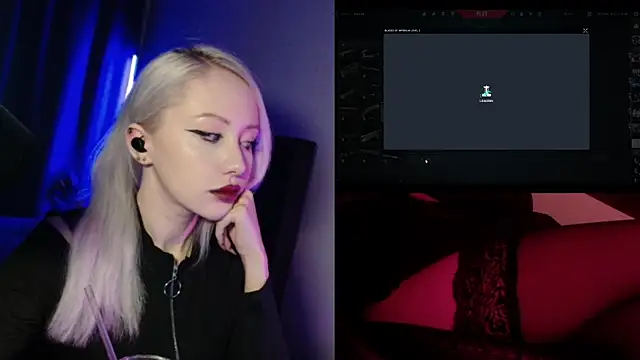 Snapshot of roxxyrowe chatting on 07.04.26 roxxyrowe online show from 07.04.26