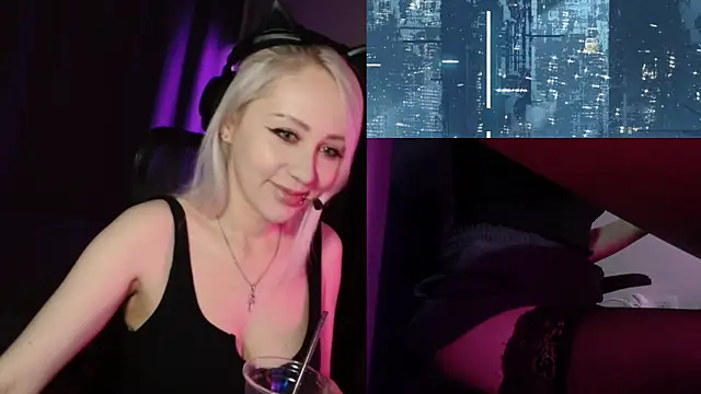 Snapshot of roxxyrowe chatting on 07.18.26 roxxyrowe online show from 07.18.26
