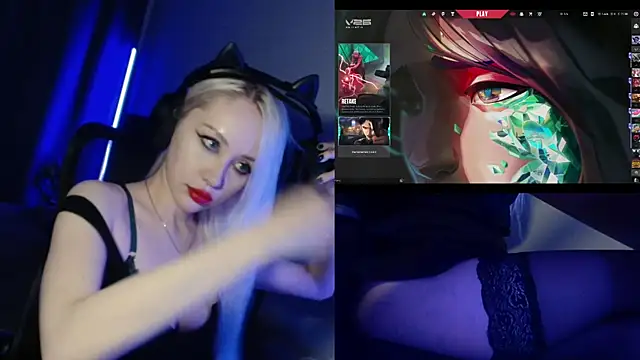 Snapshot of roxxyrowe chatting on 07.25.26 roxxyrowe online show from 07.25.26