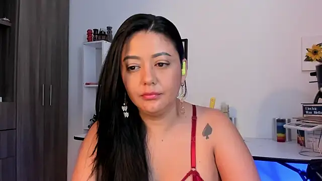 LauraToro  online show from 06.13.26