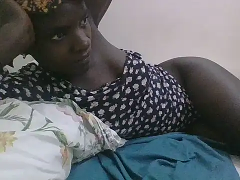 Snapshot of ebonypetite2 chatting on 07.13.26 ebonypetite2 online show from 07.13.26