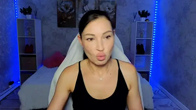 NikoleMills online show from 06.14.26