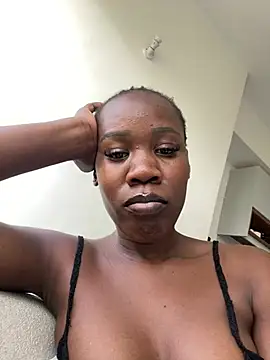 Snapshot of Sweet-Sandrah chatting on 06.17.26 Sweet-Sandrah online show from 06.17.26