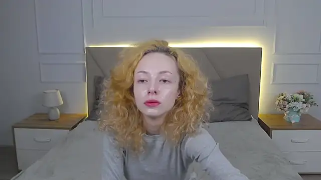 Snapshot of MiaVelmont chatting on 06.23.26 MiaVelmont online show from 06.23.26
