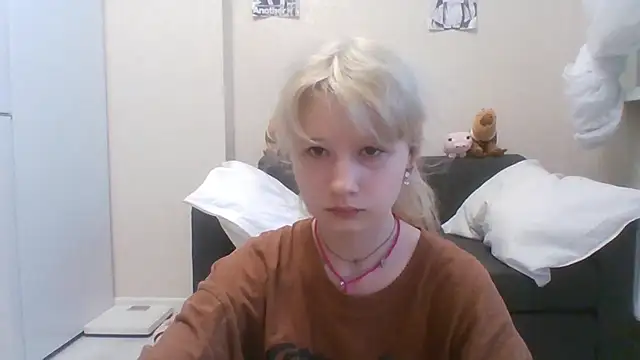 Snapshot of DinaKolter chatting on 07.05.26 DinaKolter online show from 07.05.26