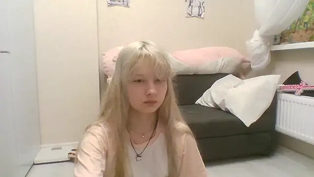 Snapshot of DinaKolter chatting on 07.17.26 DinaKolter online show from 07.17.26