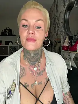 Snapshot of InkedMissLaBaehm chatting on 07.26.26 InkedMissLaBaehm online show from 07.26.26