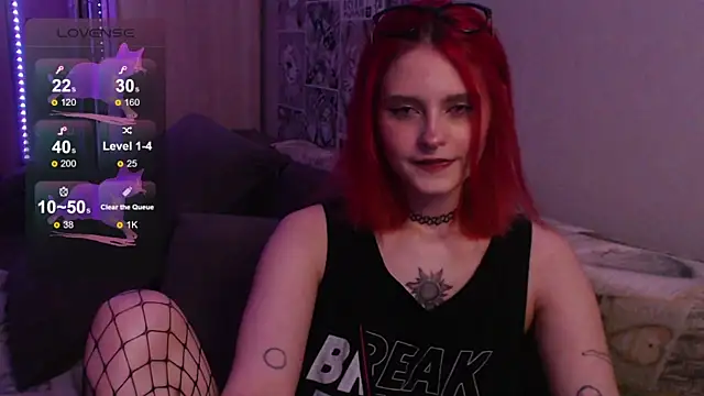 Snapshot of ScarlettAw chatting on 06.17.26 ScarlettAw online show from 06.17.26