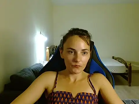Snapshot of OliviaTheS chatting on 07.02.26 OliviaTheS online show from 07.02.26