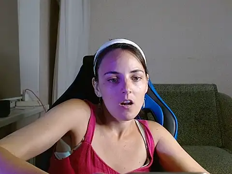 Snapshot of OliviaTheS chatting on 08.01.26 OliviaTheS online show from 08.01.26