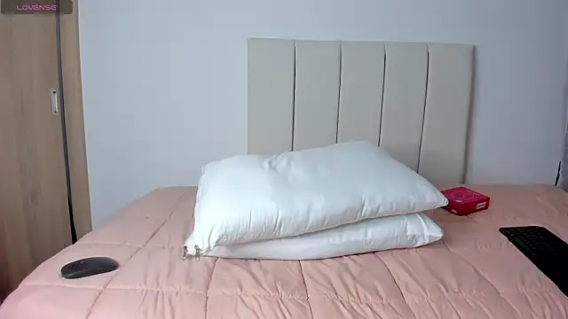 little caro online show from 07.08.26