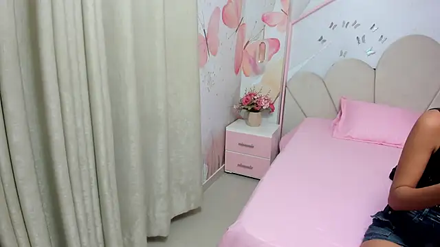 Millieskinny18 online show from 06.18.26