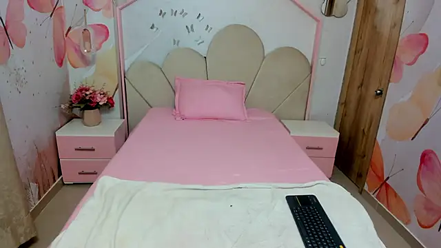 Millieskinny18 online show from 06.20.26