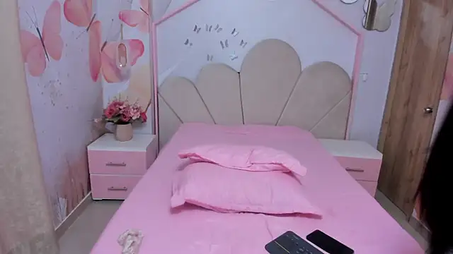 Millieskinny18 online show from 06.20.26