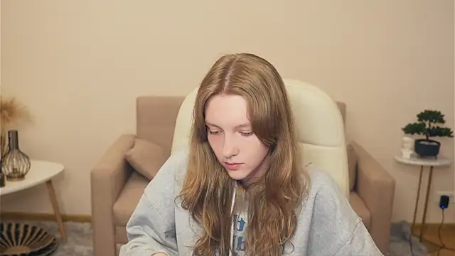Snapshot of EviaStull chatting on 06.19.26 EviaStull online show from 06.19.26