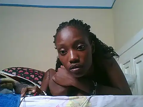 Snapshot of petitecharm chatting on 06.12.26 petitecharm online show from 06.12.26