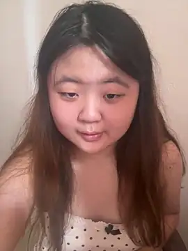 Snapshot of Azz_PinkLady chatting on 06.15.26 Azz PinkLady online show from 06.15.26