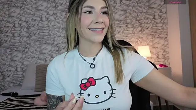 Snapshot of Isabella_Bliss chatting on 07.18.26 Isabella Bliss online show from 07.18.26