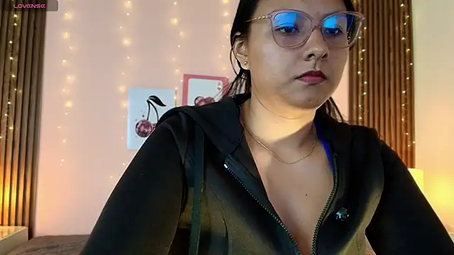Snapshot of katty_collet chatting on 06.18.26 katty collet online show from 06.18.26