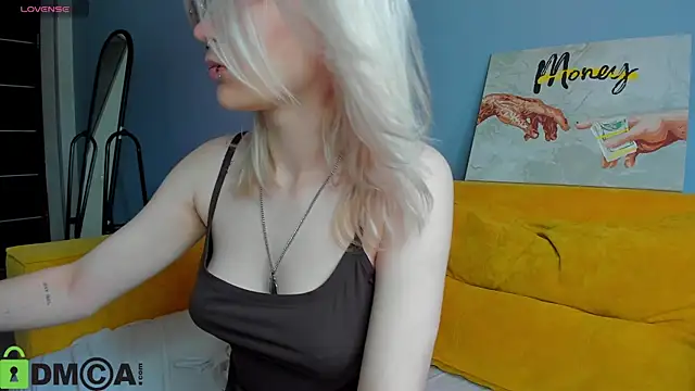 Snapshot of Nika-Smith chatting on 06.27.26 Nika-Smith online show from 06.27.26