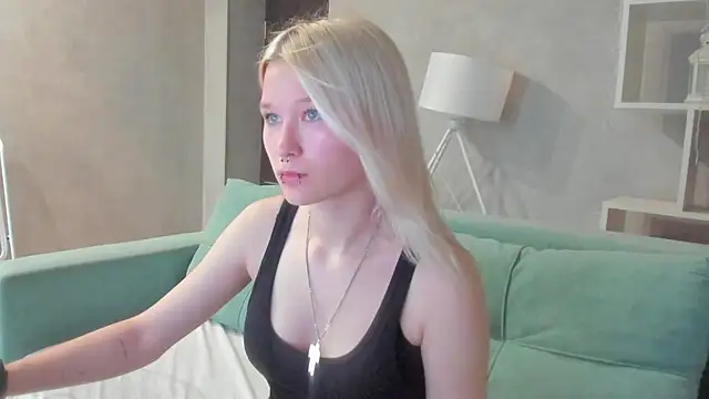 Snapshot of Nika-Smith chatting on 06.30.26 Nika-Smith online show from 06.30.26
