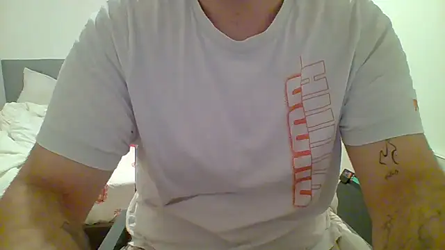 Snapshot of fretsu chatting on 06.18.26 fretsu online show from 06.18.26