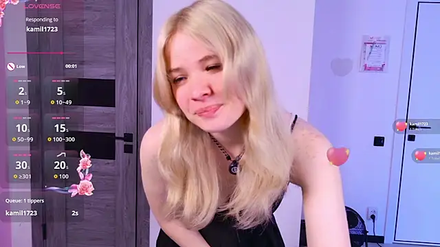 Snapshot of ChloeWells chatting on 06.27.26 ChloeWells online show from 06.27.26