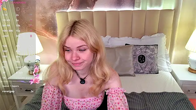 Snapshot of ChloeWells chatting on 07.25.26 ChloeWells online show from 07.25.26