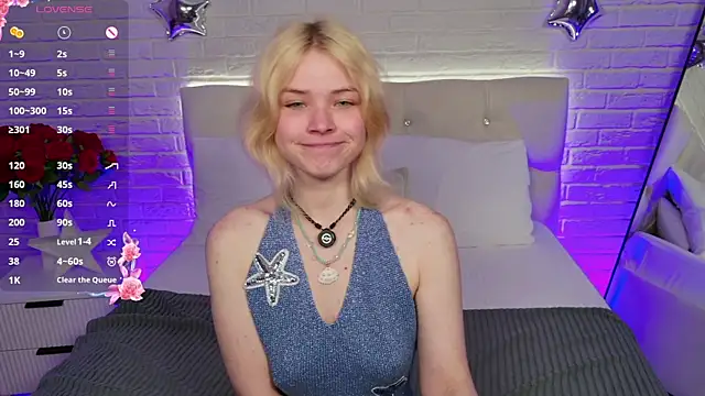 Snapshot of ChloeWells chatting on 07.29.26 ChloeWells online show from 07.29.26