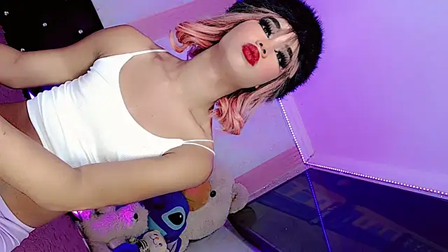 Snapshot of HeidiVanessa chatting on 07.20.26 HeidiVanessa online show from 07.20.26