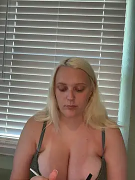 Snapshot of Blondebarbie21 chatting on 06.28.26 Blondebarbie21 online show from 06.28.26