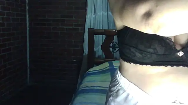 Snapshot of CarolinaMoretti chatting on 06.24.26 CarolinaMoretti online show from 06.24.26