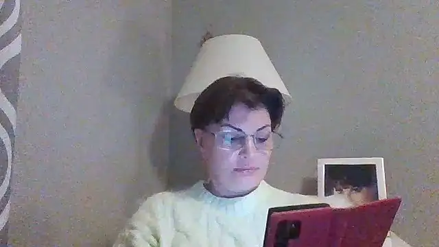Snapshot of Cirellana chatting on 06.22.26 Cirellana online show from 06.22.26